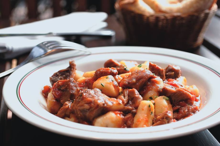 Nhoque ao ragu de ossobuco Nhoque ao ragu de ossobuco