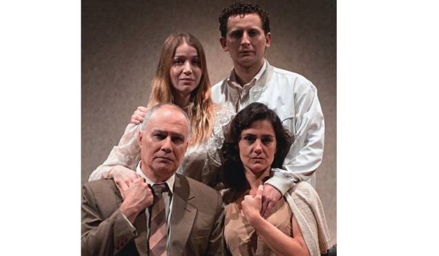 Renata Guida, Ed Moraes, Lavínia Pannunzio e João Bourbonnais em Um Verão Familiar Renata Guida, Ed Moraes, Lavínia Pannunzio e João Bourbonnais em Um Verão Familiar