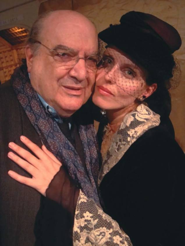 Antonio Abujamra e Tatiana de Marca no drama Uma Informação sobre a Banalidade do Amor Antonio Abujamra e Tatiana de Marca no drama Uma Informação sobre a Banalidade do Amor