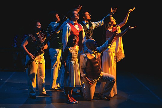 O elenco da montagem: repertório traz vinte músicas interpretadas ao vivo O elenco da montagem: repertório traz vinte músicas interpretadas ao vivo