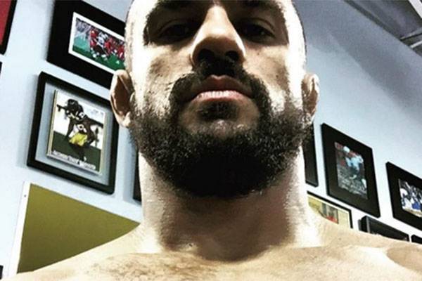 Vitor Belfort exibe ‘mamilos polêmicos’ em foto no Instagram, é criticado e rebate seguidores
