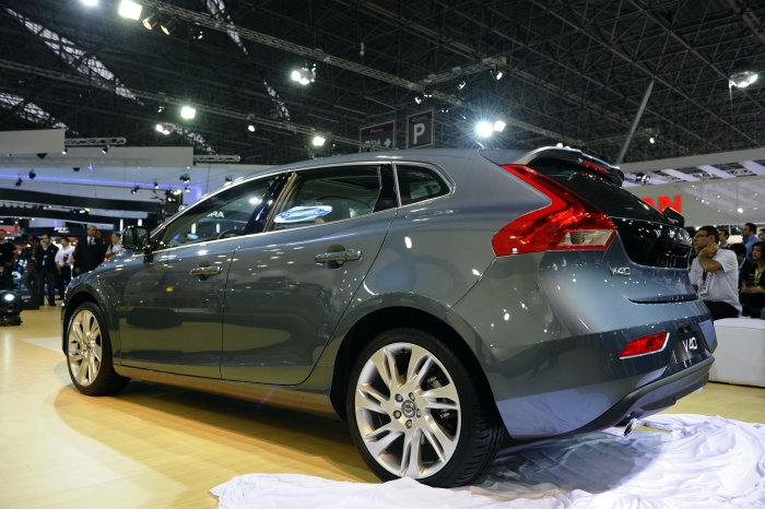 V40: as vendas no Brasil devem começar em 2013, mas já dá para conferir o hatch da Volvo na feira V40: as vendas no Brasil devem começar em 2013, mas já dá para conferir o hatch da Volvo na feira