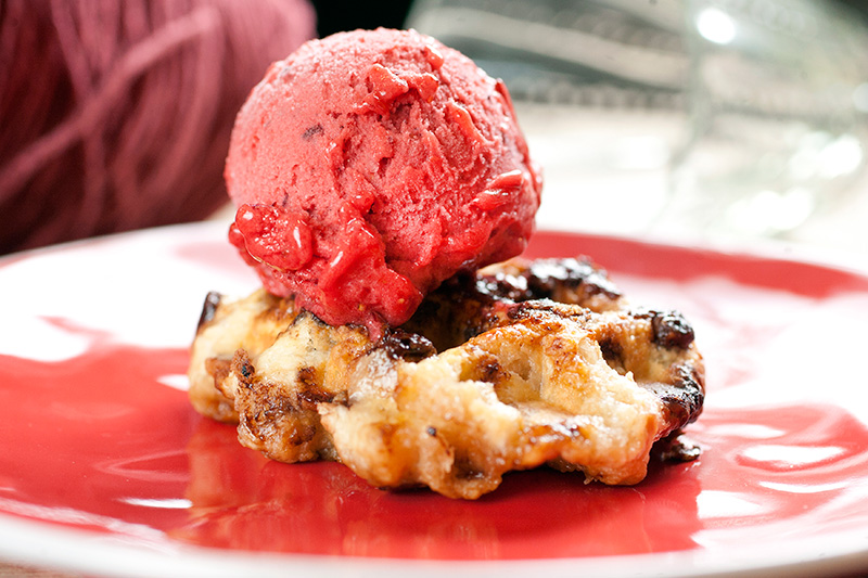 Waffle com sorvete frutas do bosque Waffle com sorvete frutas do bosque