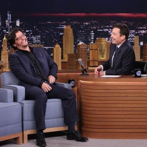 Em talk show americano, Wagner Moura fala sobre o “toco” que recebeu da mulher ao pedi-la em casamento; veja o vídeo