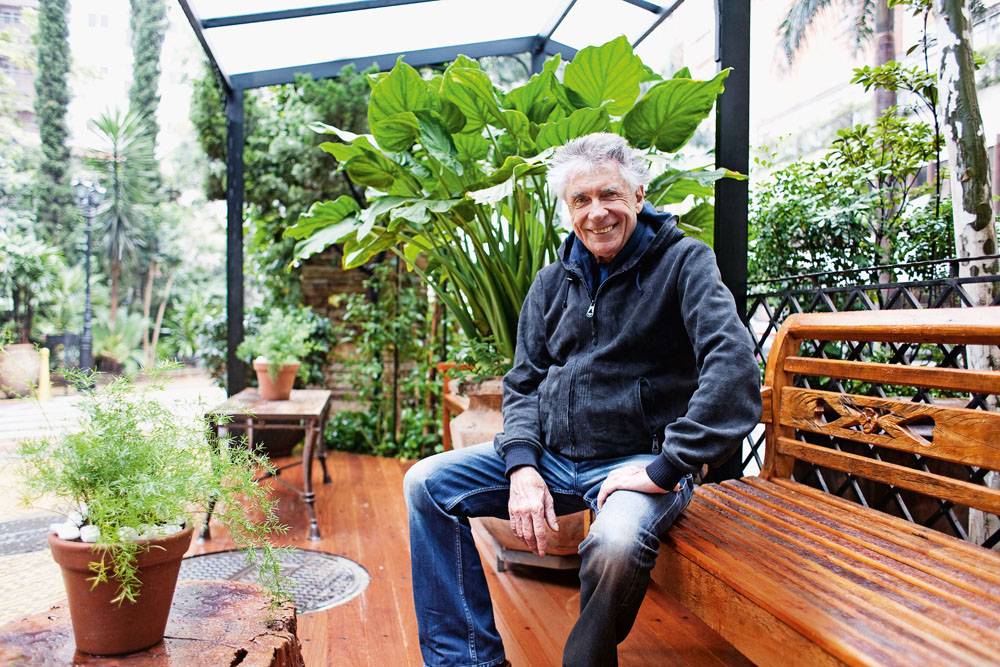 Walter Mancini inaugura nova fonte e gazebo na Rua Avanhandava