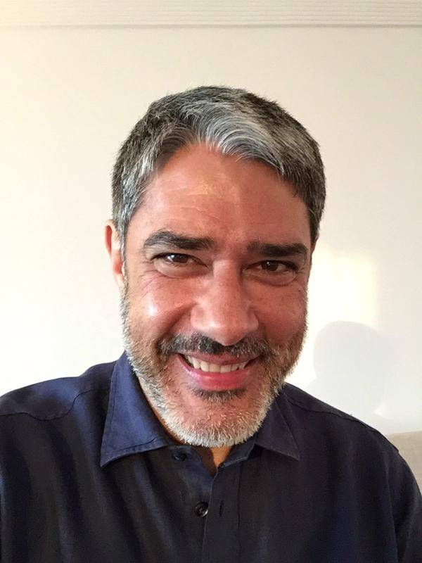 William Bonner faz enquete na internet sobre visual barbudo e público não perdoa
