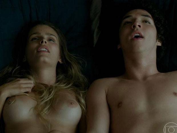 Yasmin Brunet mostra piercing inusitado em cena de “Verdades Secretas”