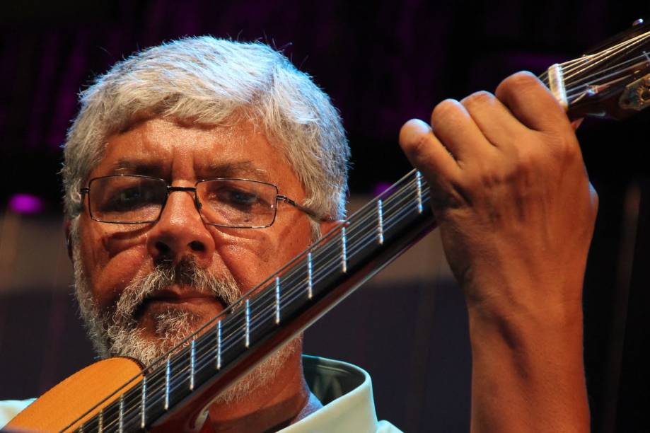 O violonista Zé Barbeiro: tradição e modernidade O violonista Zé Barbeiro: tradição e modernidade