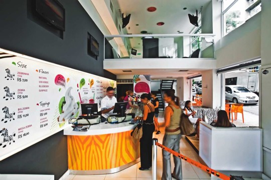 Esquina da Lorena com a Haddock Lobo: a música alta confere clima jovem ao salão Esquina da Lorena com a Haddock Lobo: a música alta confere clima jovem ao salão