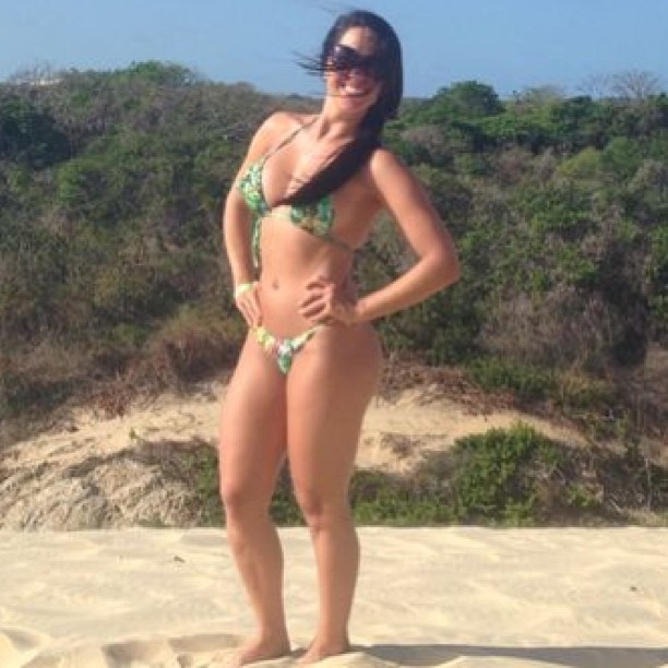 Depois de dizer que mulher feia merece ser traída, Zezé Di Camargo exibe hoje corpão da namorada no Instagram