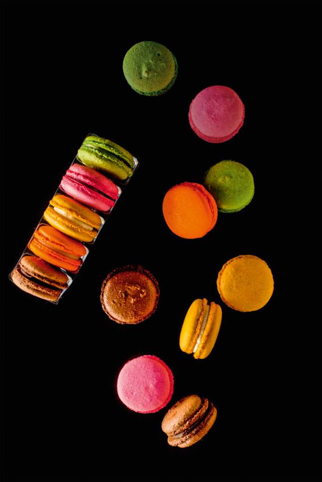 macarons em versões como chocolate e pistache macarons em versões como chocolate e pistache