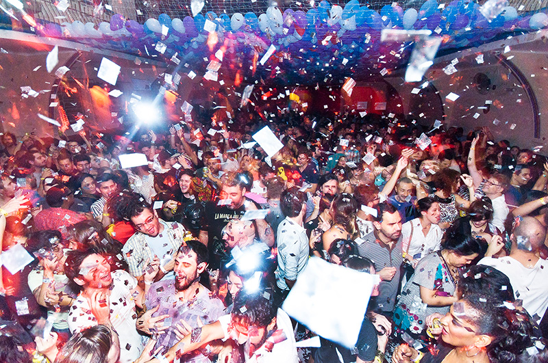 A festa é conhecida por fazer até os mais tímidos caírem na pista A festa é conhecida por fazer até os mais tímidos caírem na pista