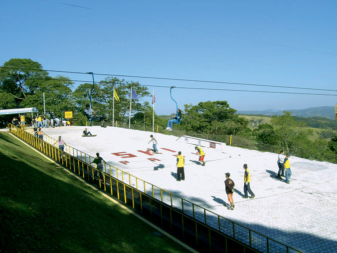 Parque em São Roque abre nova pista de esqui e snowboard