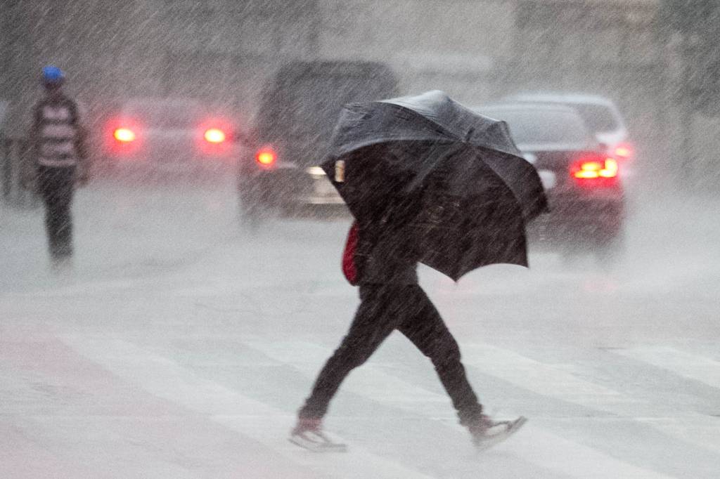 Chuva deixa pontos da cidade em estado de atenção