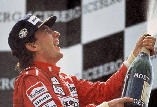 Senna morreu há exatos 28 anos. Veja homenagens ao piloto