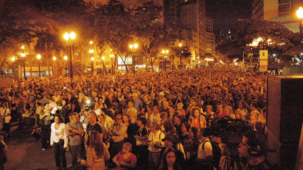 a foto mostra pessoal na virada cultural na cidade de são paulo