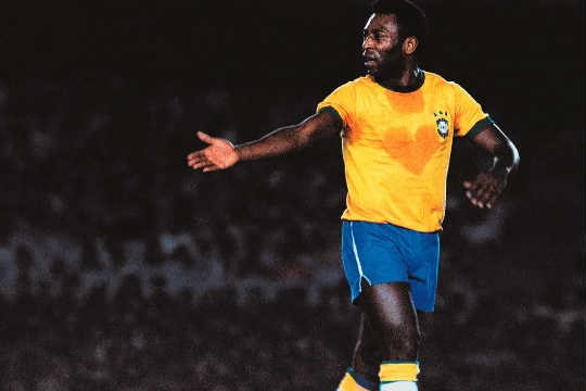 Pelé passa por cirurgia para retirada de cálculo renal e já está no quarto