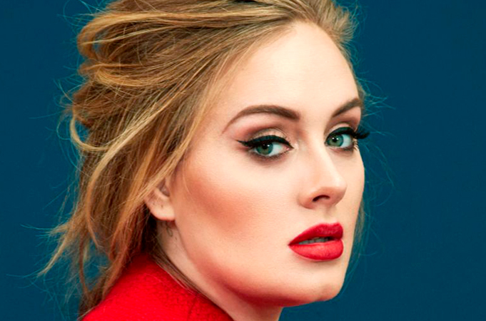 Caneta-carimbo promete delinear os olhos de maneira perfeita