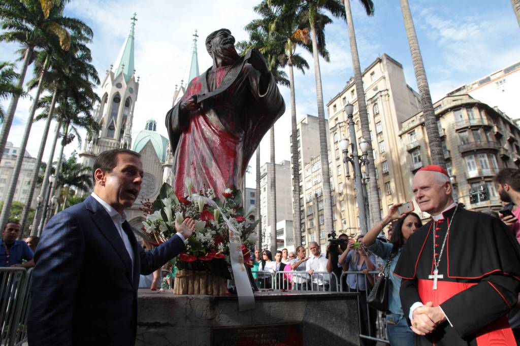 Doria anuncia instalação de câmeras e multa para pichadores