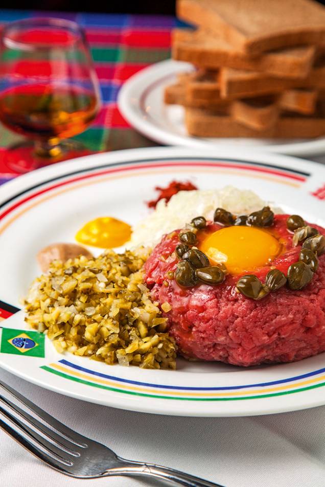 Steak tartare: a versão deste alemão se chama beef tartar e é feita com patinho moído Steak tartare: a versão deste alemão se chama beef tartar e é feita com patinho moído