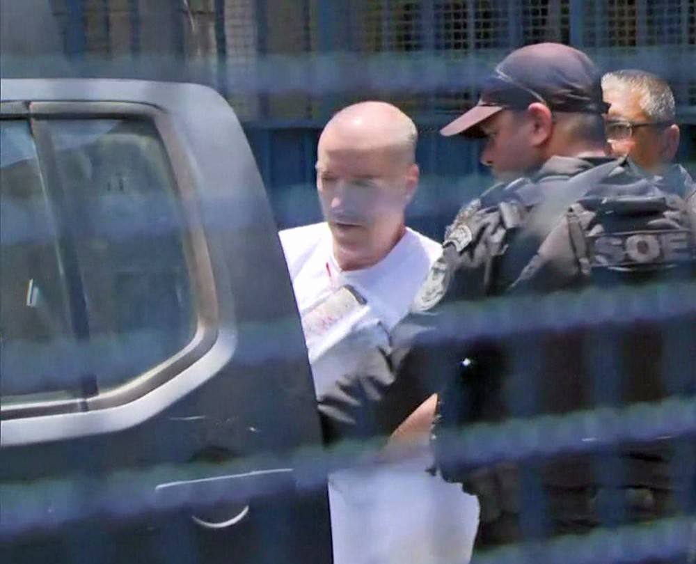 Agora careca, Eike Batista fazia implante aqui em São Paulo