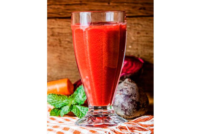 É verão! Três opções de suco detox