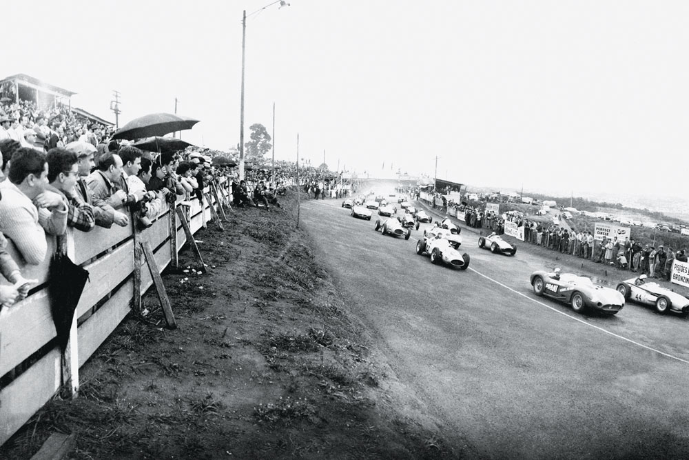 Com quase oitenta anos, Autódromo de Interlagos é posto à venda