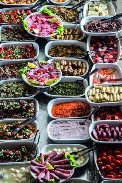 Elidio Bar: a numerosa seleção faz a fama do boteco Elidio Bar: a numerosa seleção faz a fama do boteco