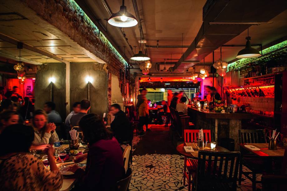 Salão escurinho com pinta de inacabado Salão escurinho com pinta de inacabado