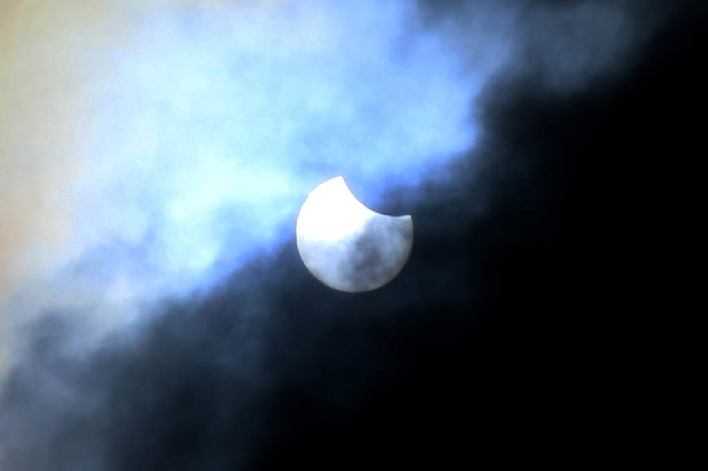 Eclipse solar poderá ser visto neste sábado (30)