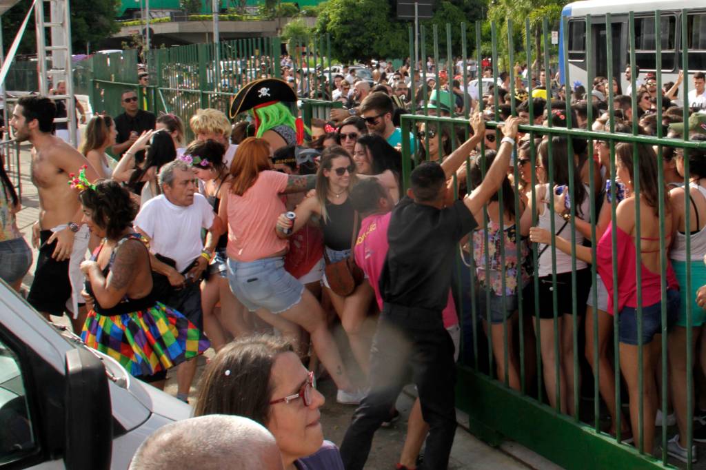 bloco sargento pimenta carnaval rua memorial américa latina