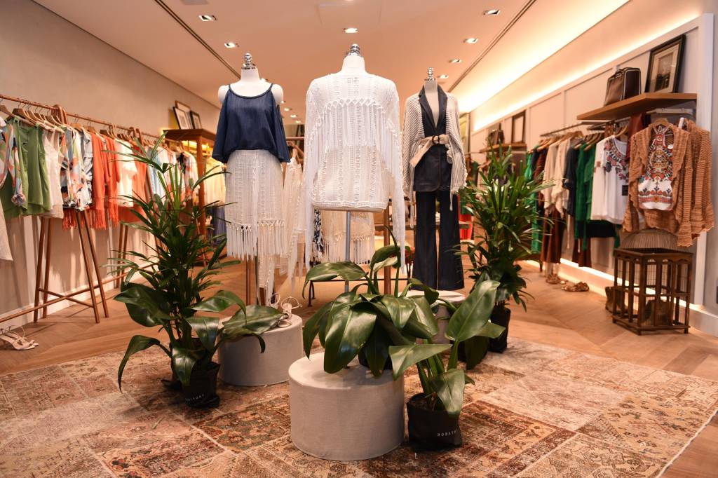 Com coleção inspirada em pintora, Bobstore estreia na SPFW