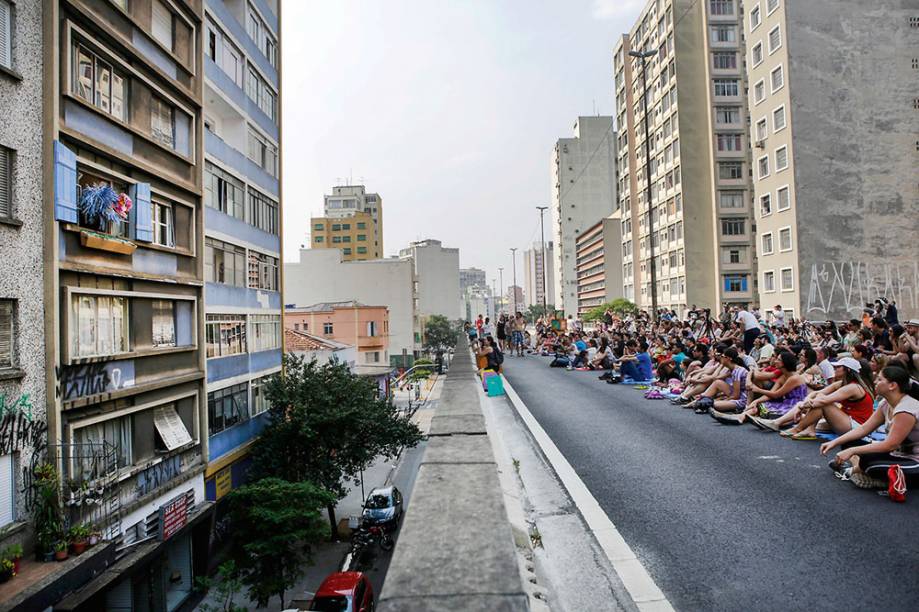 Esparrama pela Janela: exibida ao ar livre no Minhocão Esparrama pela Janela: exibida ao ar livre no Minhocão