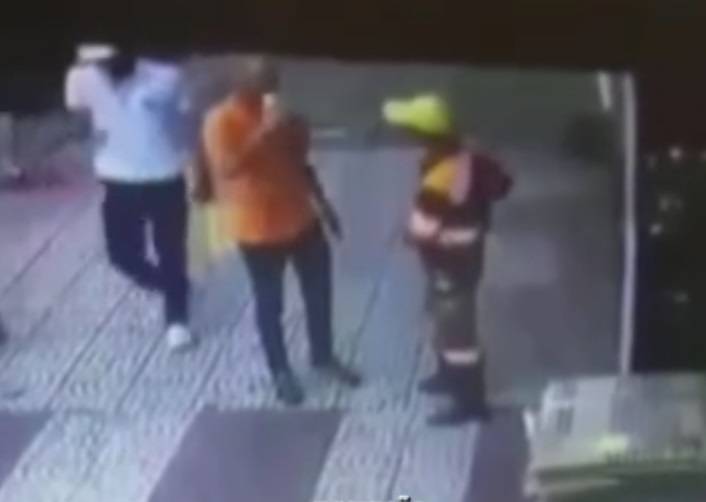 Após aplicar multa, agente da CET é agredido por motorista