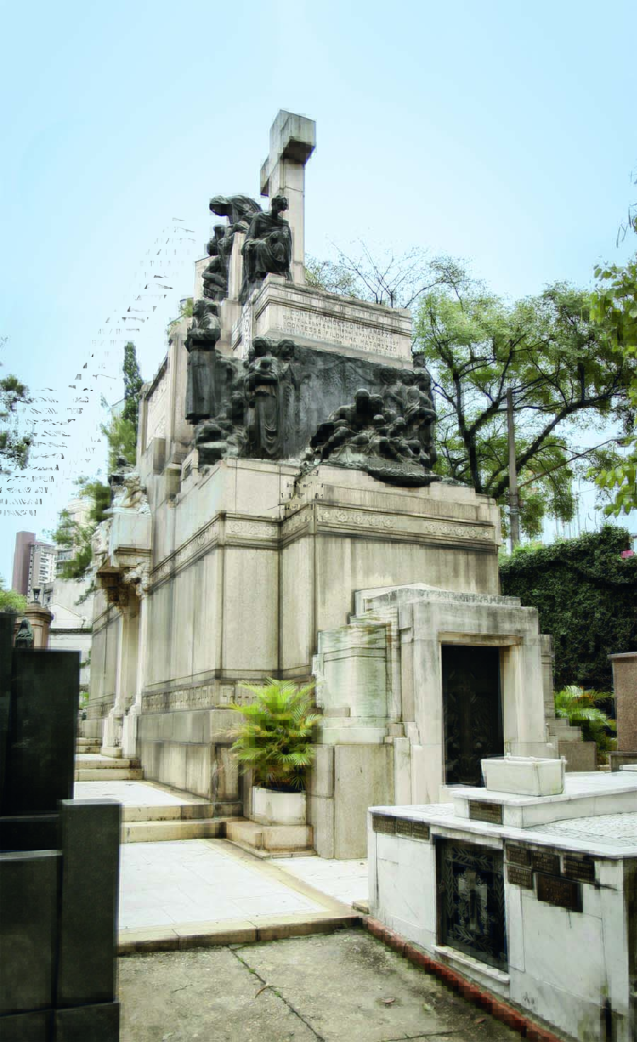 Cemitério da Consolação abriga túmulos de celebridades