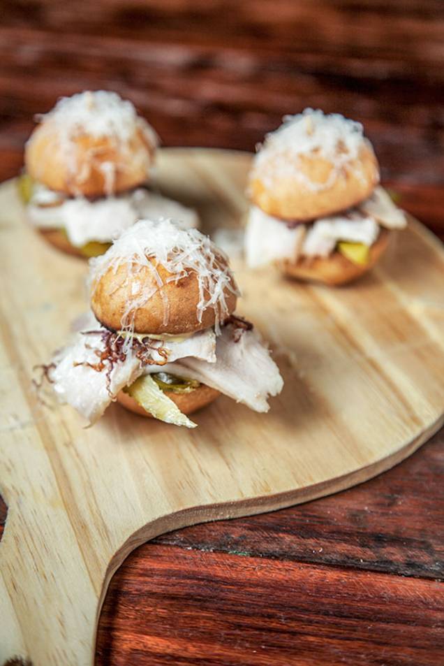 Petiscos como os minissanduíches de carne suína Petiscos como os minissanduíches de carne suína
