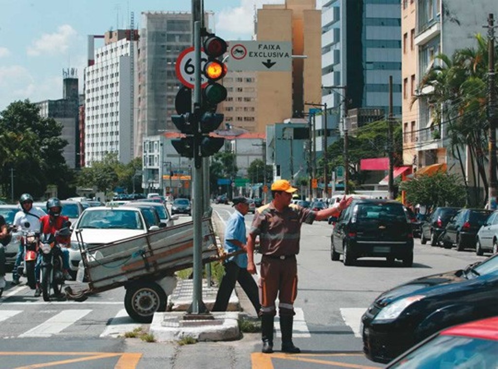 ‘Marronzinhos’ da CET vão virar ‘amarelinhos’, anuncia Doria