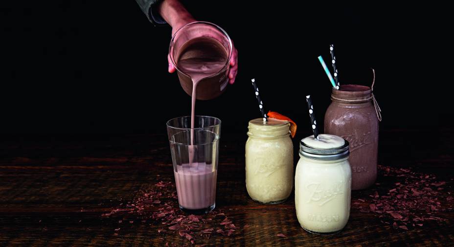 Milkshake (R$20,00), do Cadillac Burger: nos sabores laranja, chocolate ou baunilha; o de chocolate com rum sai por R$ 30,00 Milkshake (R$20,00), do Cadillac Burger: nos sabores laranja, chocolate ou baunilha; o de chocolate com rum sai por R$ 30,00