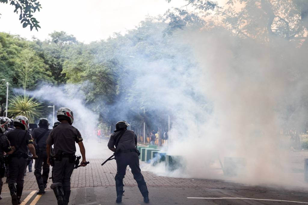 Após confronto, USP aprova teto para gastos com salários