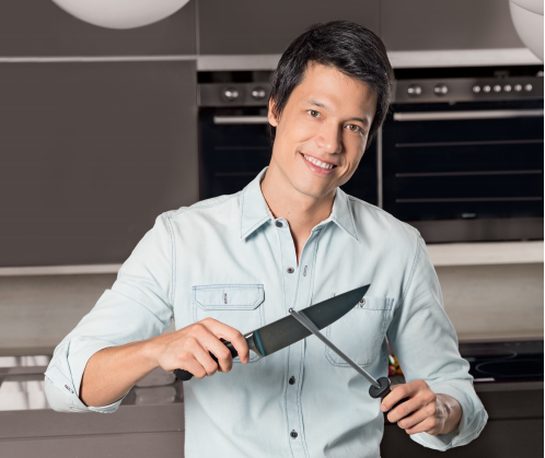 Leonardo Young lança livro de receitas