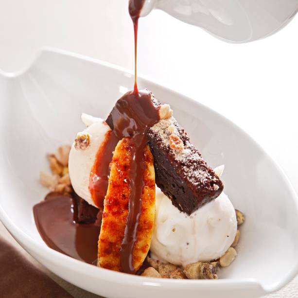 Choco Nutella do Skye. Ta&ccedil;a com sorvetes de banana e nata, farofa doce e calda de chocolate morno com Nutella ou Loucura para Choc&oacute;latra (4 tipos de sobremesas com chocolates: amargo, salgado, gianduia, choco caf&eacute;). Harmoniza com Singlenton Glen Ord 12 anos