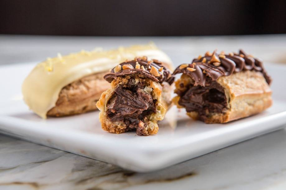 Confeitaria Dama: éclairs com recheios de limão-siciliano e avelã Confeitaria Dama: éclairs com recheios de limão-siciliano e avelã