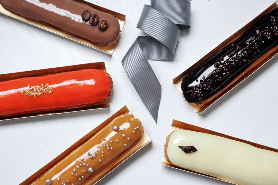 Éclair Moi Paris: éclair de baunilha, caramelo com manteiga de sal e red velvet Éclair Moi Paris: éclair de baunilha, caramelo com manteiga de sal e red velvet