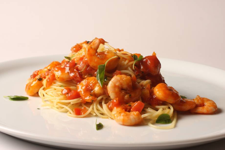 Espaguetini com camarões Espaguetini com camarões