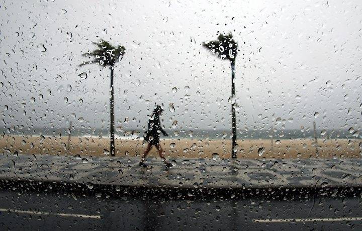 Ciclone coloca litoral norte em alerta vermelho para chuvas intensas