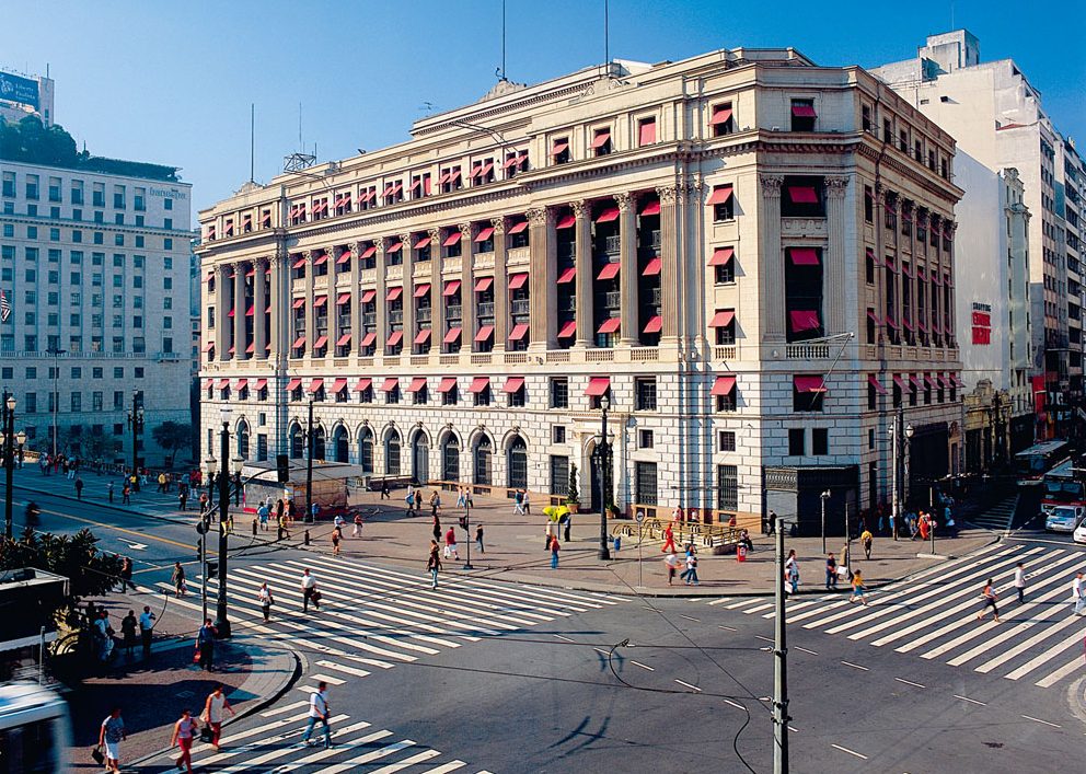 Edifício do Shopping Light guarda curiosidades históricas