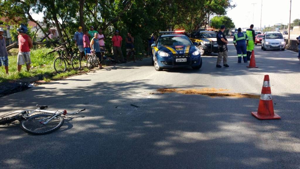 Ciclista de 42 anos morre atropelado por ônibus na Fernão Dias