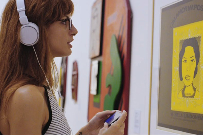 Inteligência artificial conversa com o público sobre arte em SP