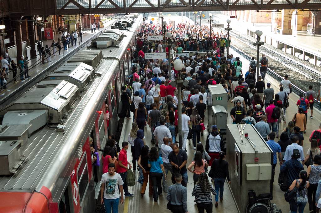Linha 10 da CPTM está paralisada nesta terça