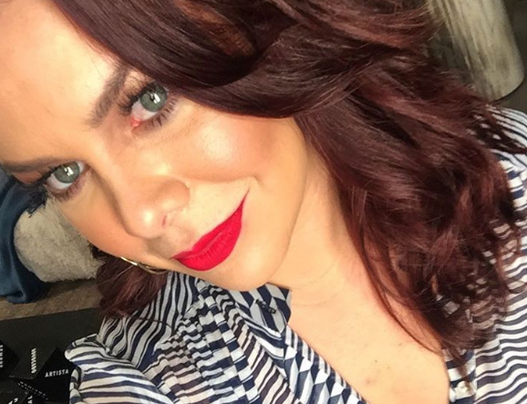 Fernanda Souza remodela o rosto com técnicas não invasivas